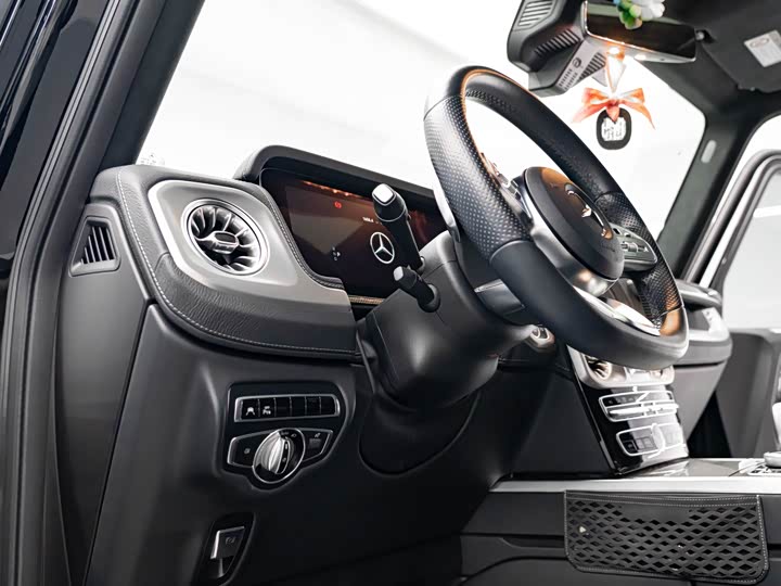 Фото 9 - Mercedes-Benz G-Class