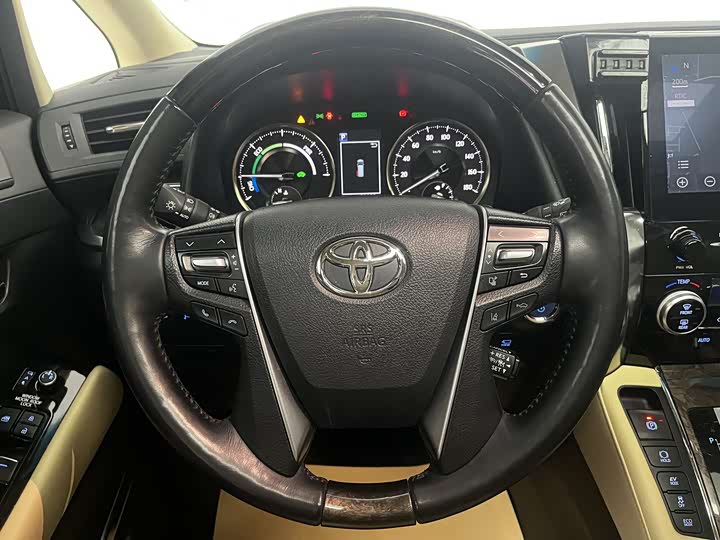 Фото 17 - Toyota Alphard