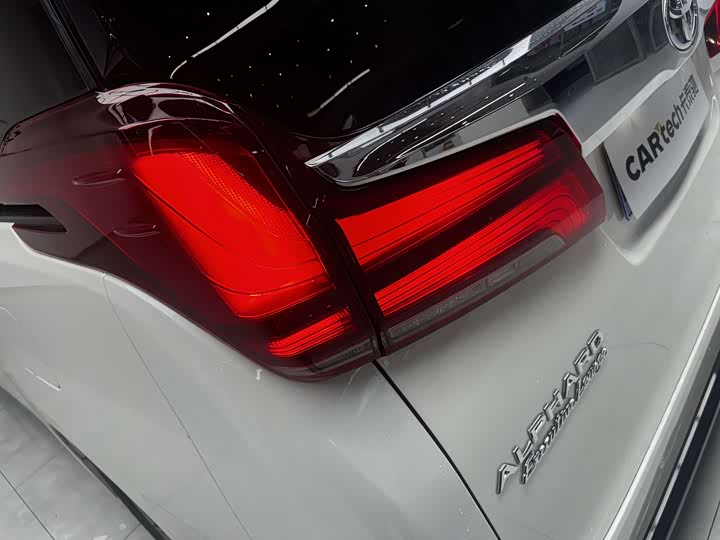 Фото 7 - Toyota Alphard