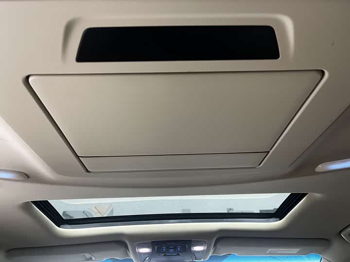 Фото 9 - Toyota Alphard