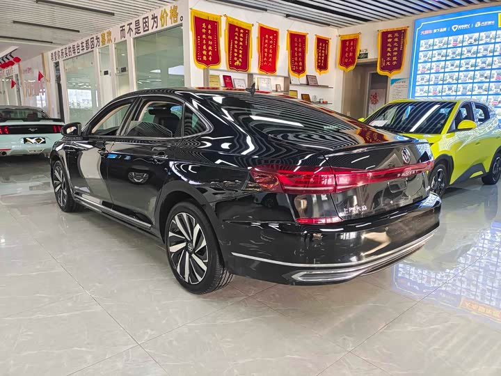 Фото 7 - Volkswagen Passat