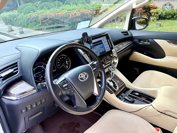 Фото 11 - Toyota Vellfire