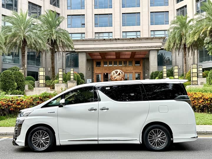 Фото 3 - Toyota Vellfire