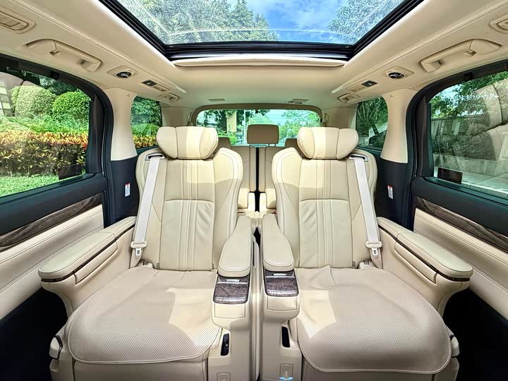 Фото 8 - Toyota Vellfire