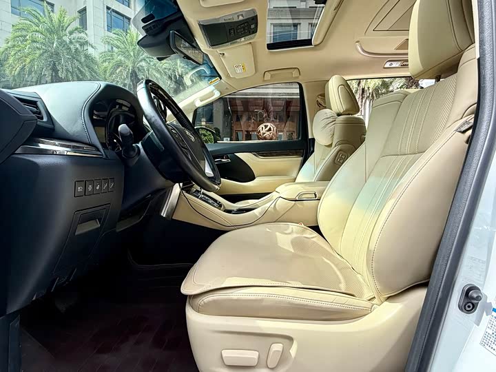 Фото 9 - Toyota Vellfire