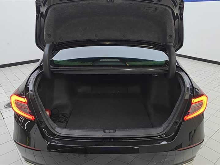 Фото 4 - Honda Accord