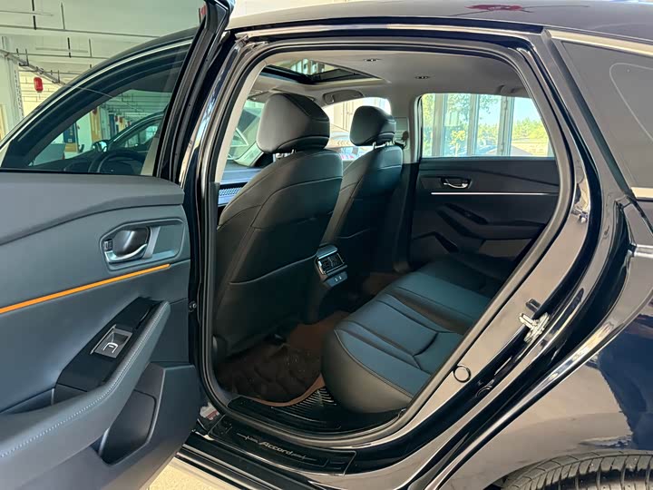 Фото 4 - Honda Accord