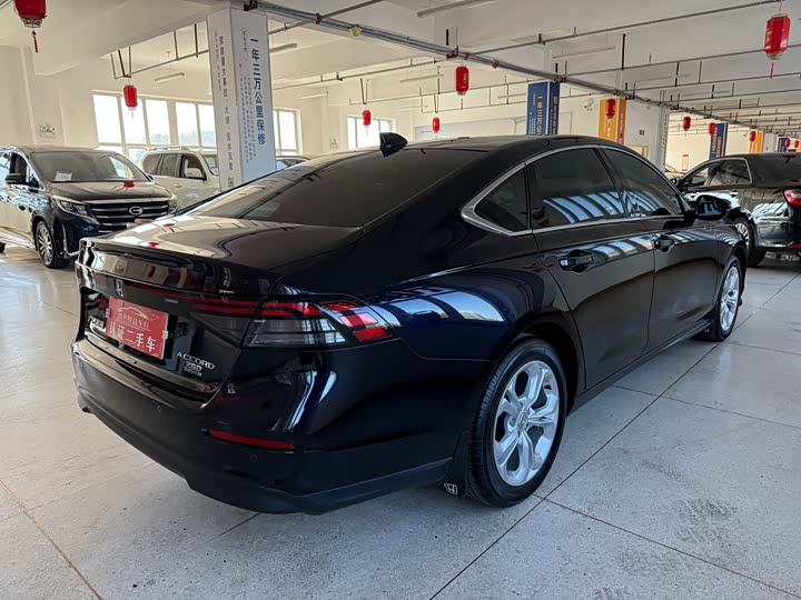 Фото 9 - Honda Accord