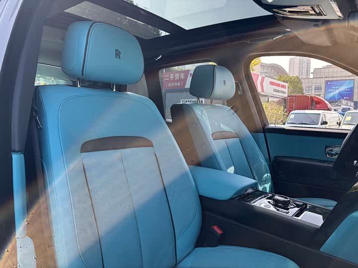 Фото 7 - Rolls-Royce Cullinan