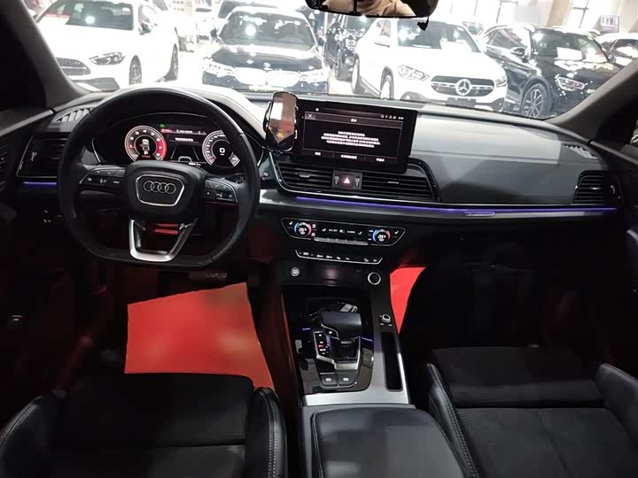 Фото 10 - Audi Q5L Sportback