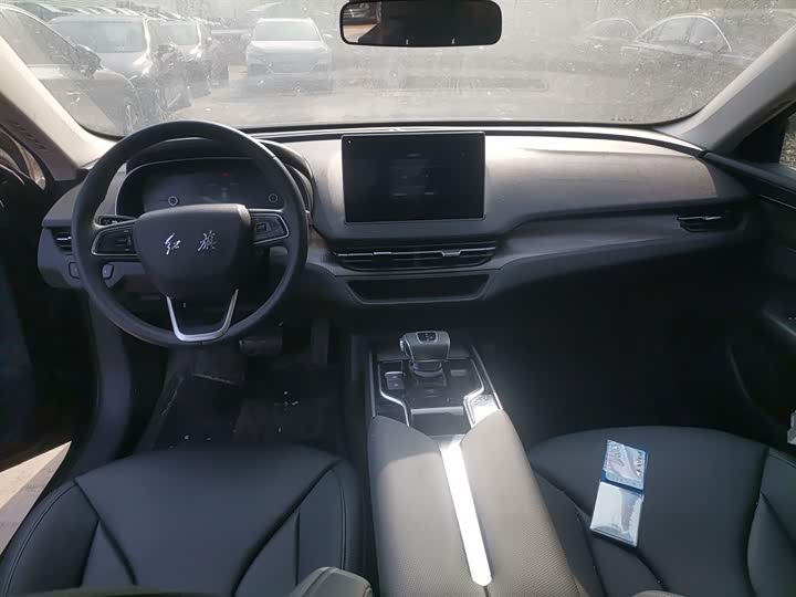 Фото 10 - Hongqi E-QM5