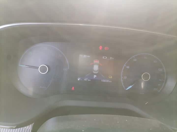 Фото 12 - Hongqi E-QM5