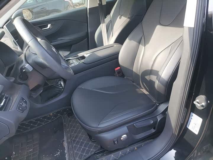 Фото 15 - Hongqi E-QM5