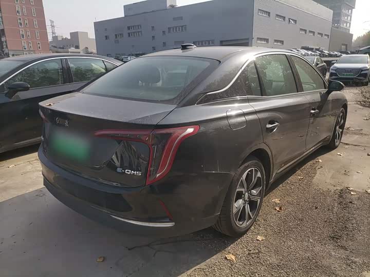 Фото 7 - Hongqi E-QM5