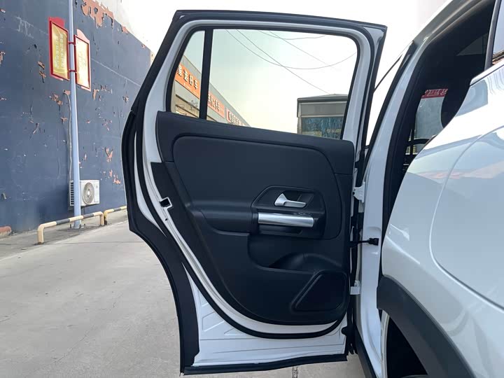 Фото 10 - Mercedes-Benz GLA-Class