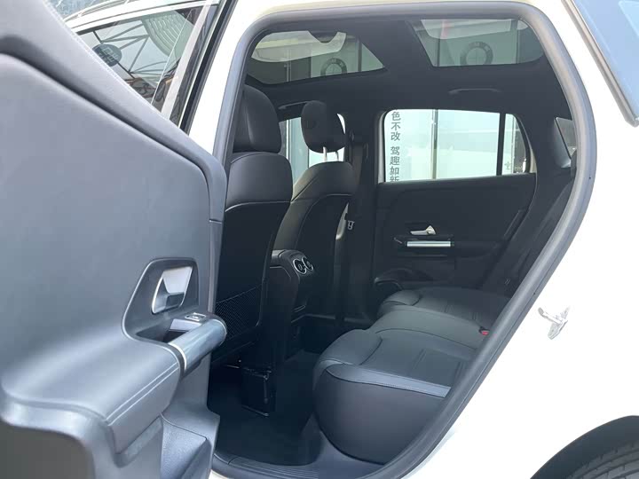 Фото 11 - Mercedes-Benz GLA-Class