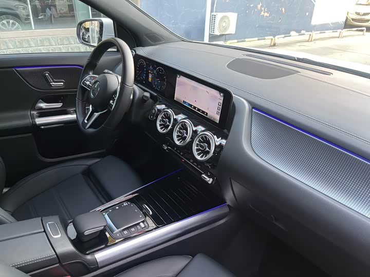 Фото 14 - Mercedes-Benz GLA-Class