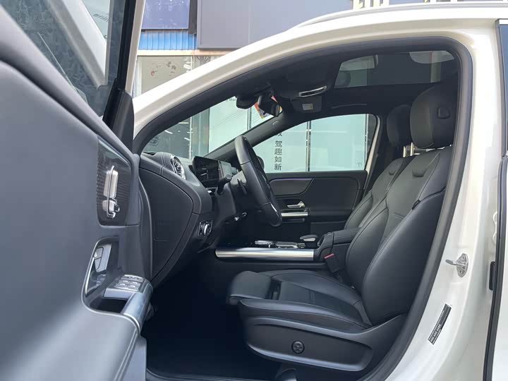 Фото 9 - Mercedes-Benz GLA-Class