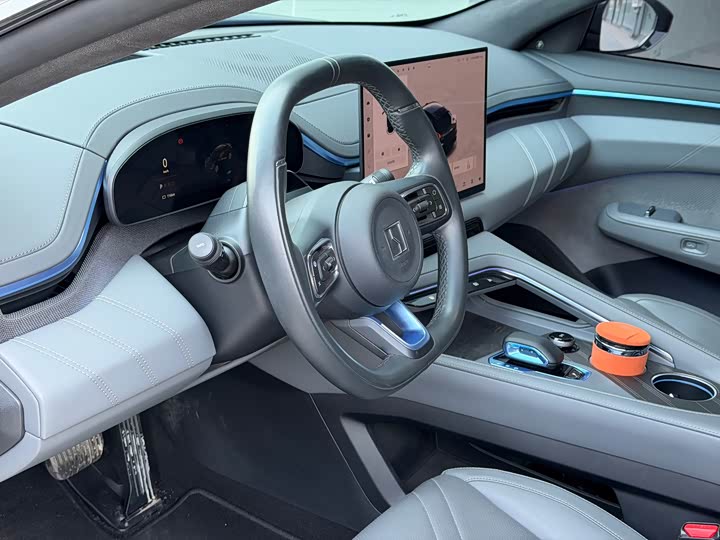 Фото 12 - Zeekr 001