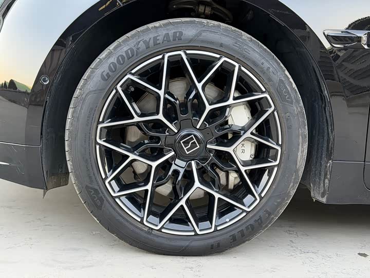 Фото 15 - Zeekr 001