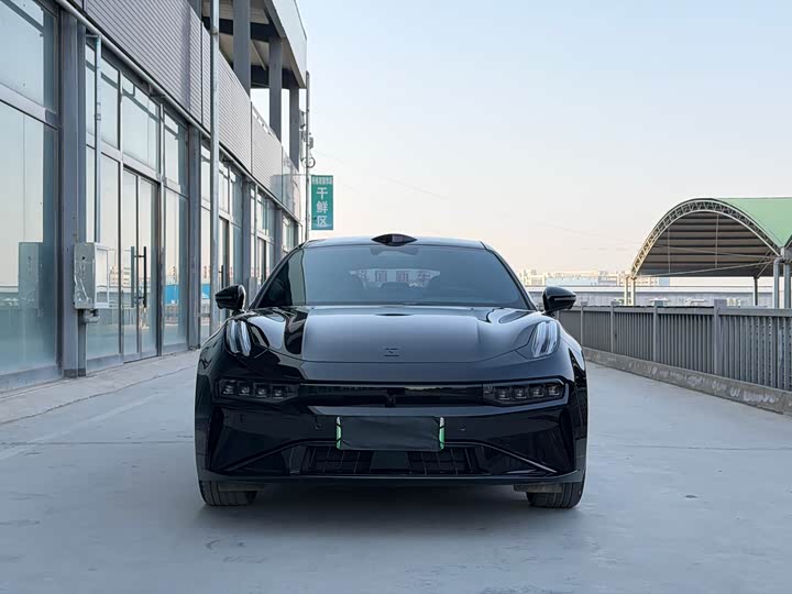 Фото 2 - Zeekr 001