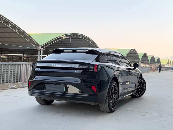 Фото 4 - Zeekr 001