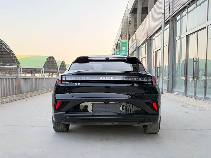 Фото 5 - Zeekr 001