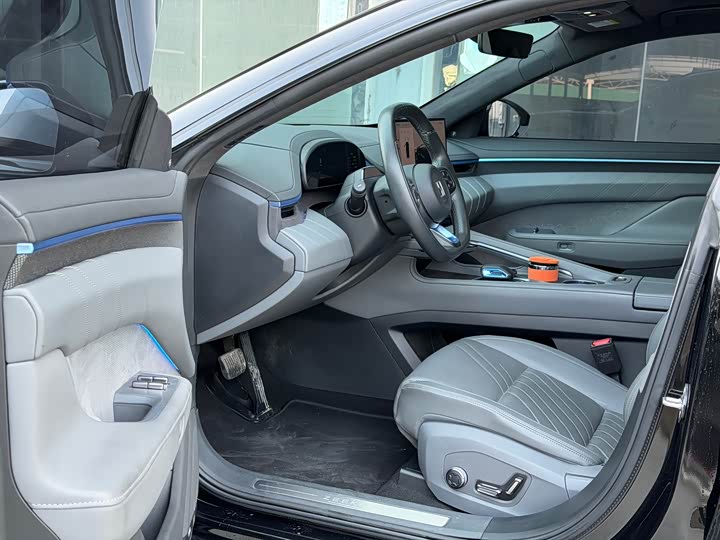 Фото 7 - Zeekr 001