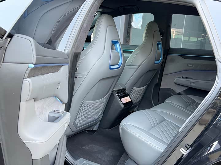 Фото 8 - Zeekr 001