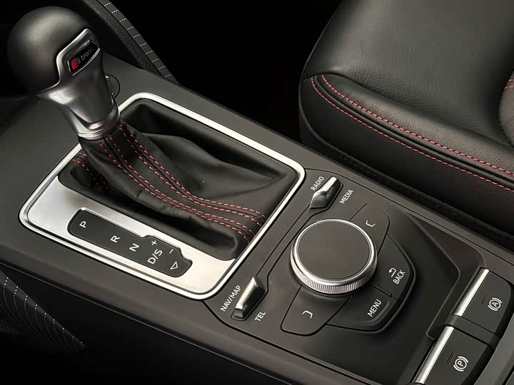 Фото 9 - Audi Q2L