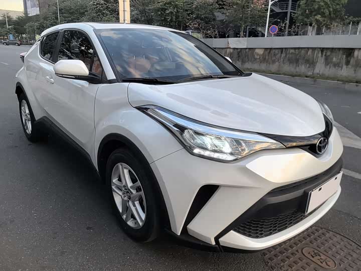 Фото 2 - Toyota C-HR