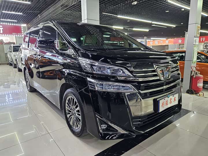 Фото 3 - Toyota Vellfire