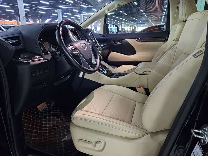 Фото 4 - Toyota Vellfire