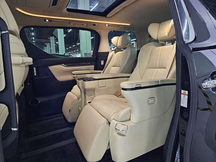 Фото 5 - Toyota Vellfire