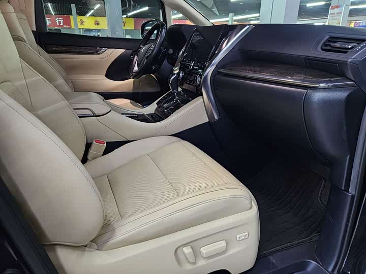 Фото 6 - Toyota Vellfire