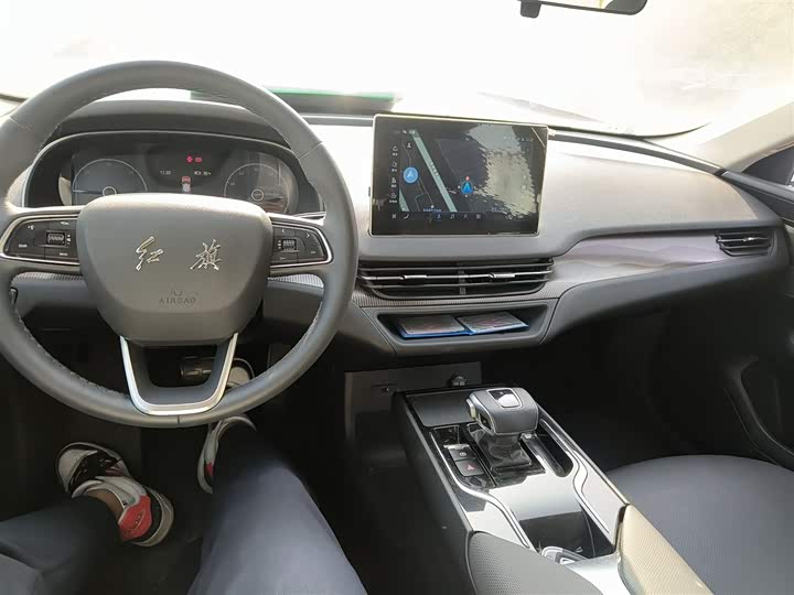 Фото 10 - Hongqi E-QM5