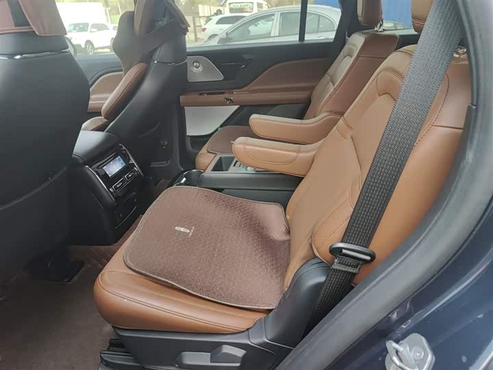 Фото 15 - Lincoln Aviator