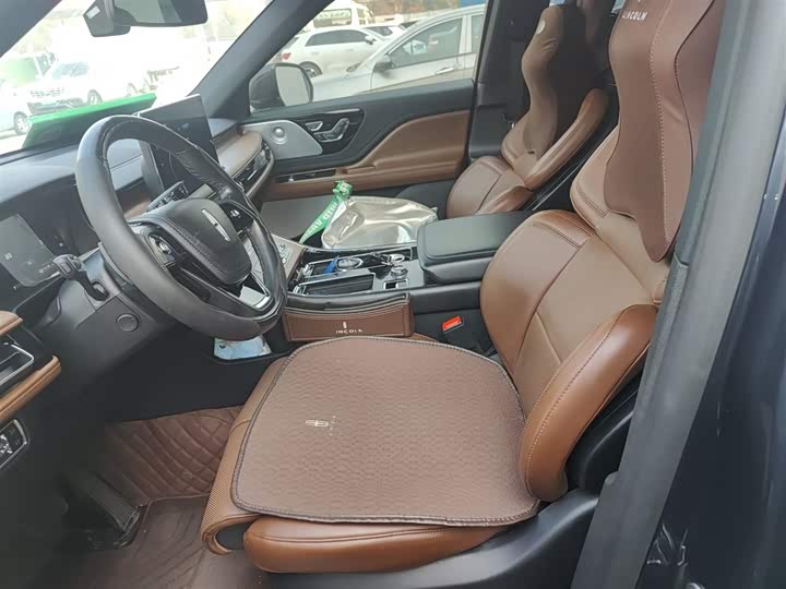 Фото 8 - Lincoln Aviator