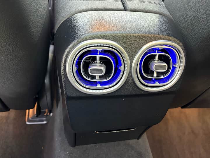 Фото 14 - Mercedes-Benz C-Class