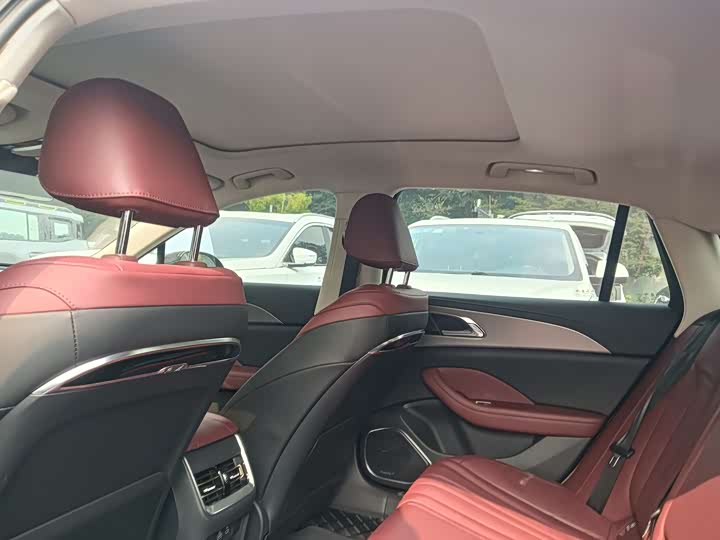 Фото 12 - Hongqi H5