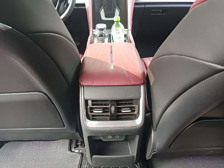 Фото 13 - Hongqi H5