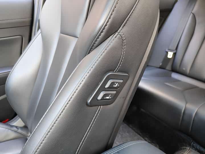 Фото 12 - Hongqi H5