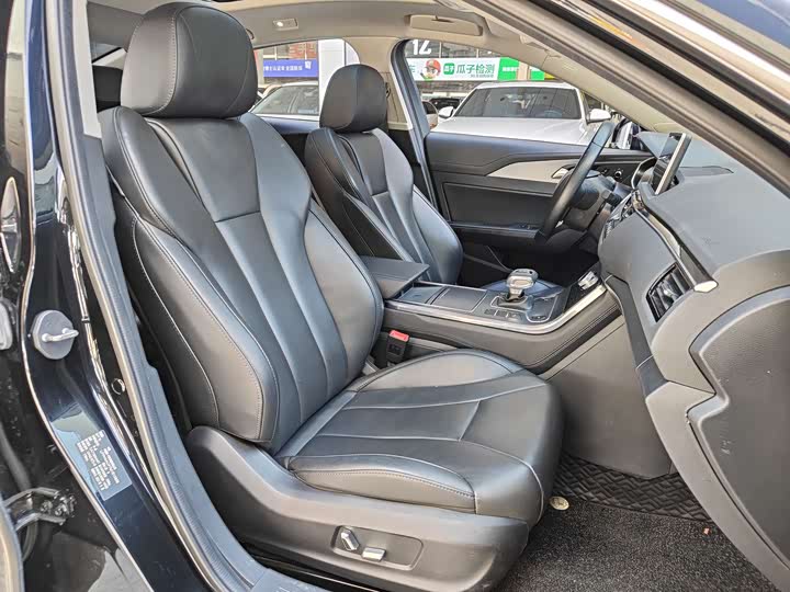 Фото 19 - Hongqi H5