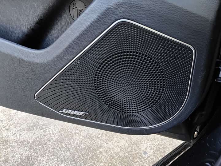 Фото 22 - Hongqi H5