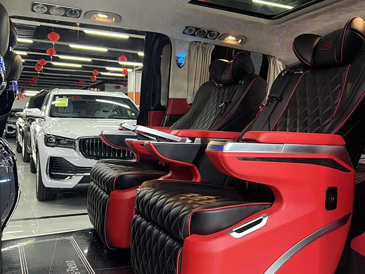 Фото 10 - Mercedes-Benz V-Class