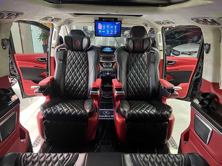 Фото 13 - Mercedes-Benz V-Class