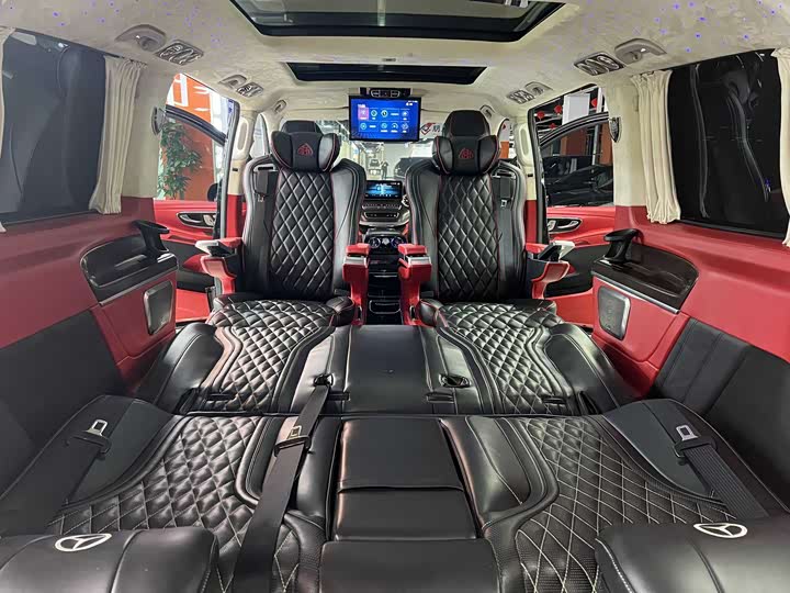 Фото 17 - Mercedes-Benz V-Class