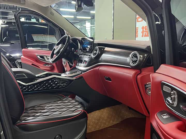 Фото 19 - Mercedes-Benz V-Class