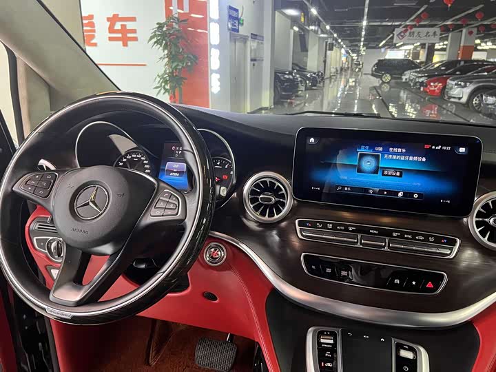 Фото 8 - Mercedes-Benz V-Class