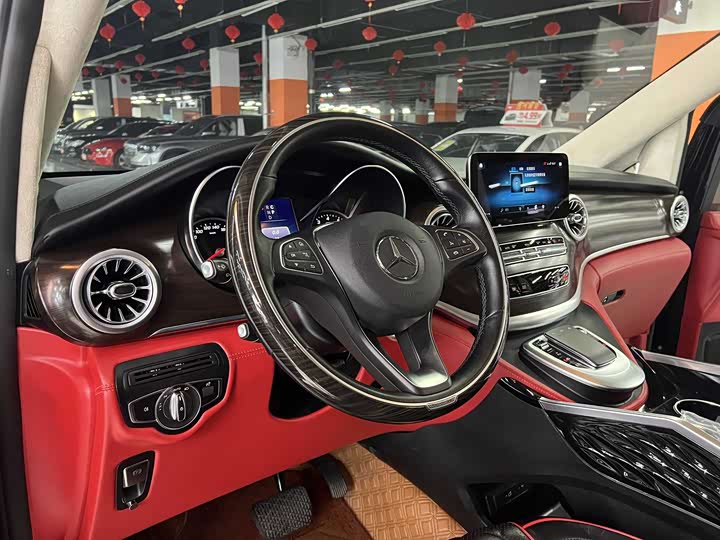 Фото 9 - Mercedes-Benz V-Class